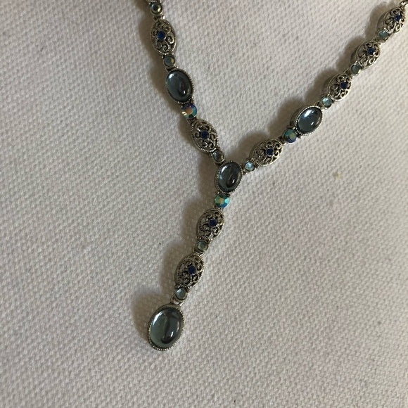 Silver and blue toned Necklace - Picture 2 of 4